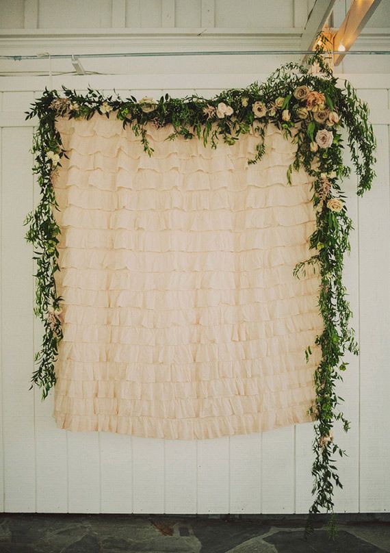 "Creating a Romantic Wedding Venue with Floral Garlands ♡"にて紹介している画像