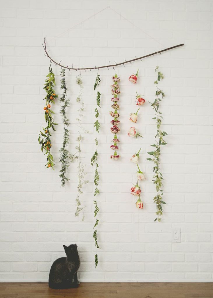 "Creating a Romantic Wedding Venue with Floral Garlands ♡"にて紹介している画像