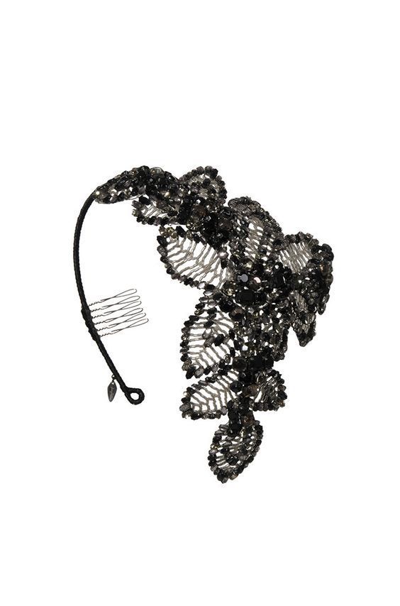 A Complete Guide to Stylish Pre-Brides: Learning from International Brides on Jenny Packham and Acacia ♡にて紹介している画像