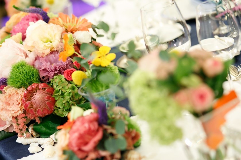 "Tips from a Newlywed: Coordinating Your Bouquet, Table Flowers, and Main Table Floral Décor"にて紹介している画像