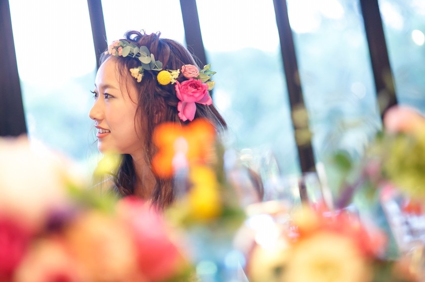 "Tips from a Newlywed: Coordinating Your Bouquet, Table Flowers, and Main Table Floral Décor"にて紹介している画像