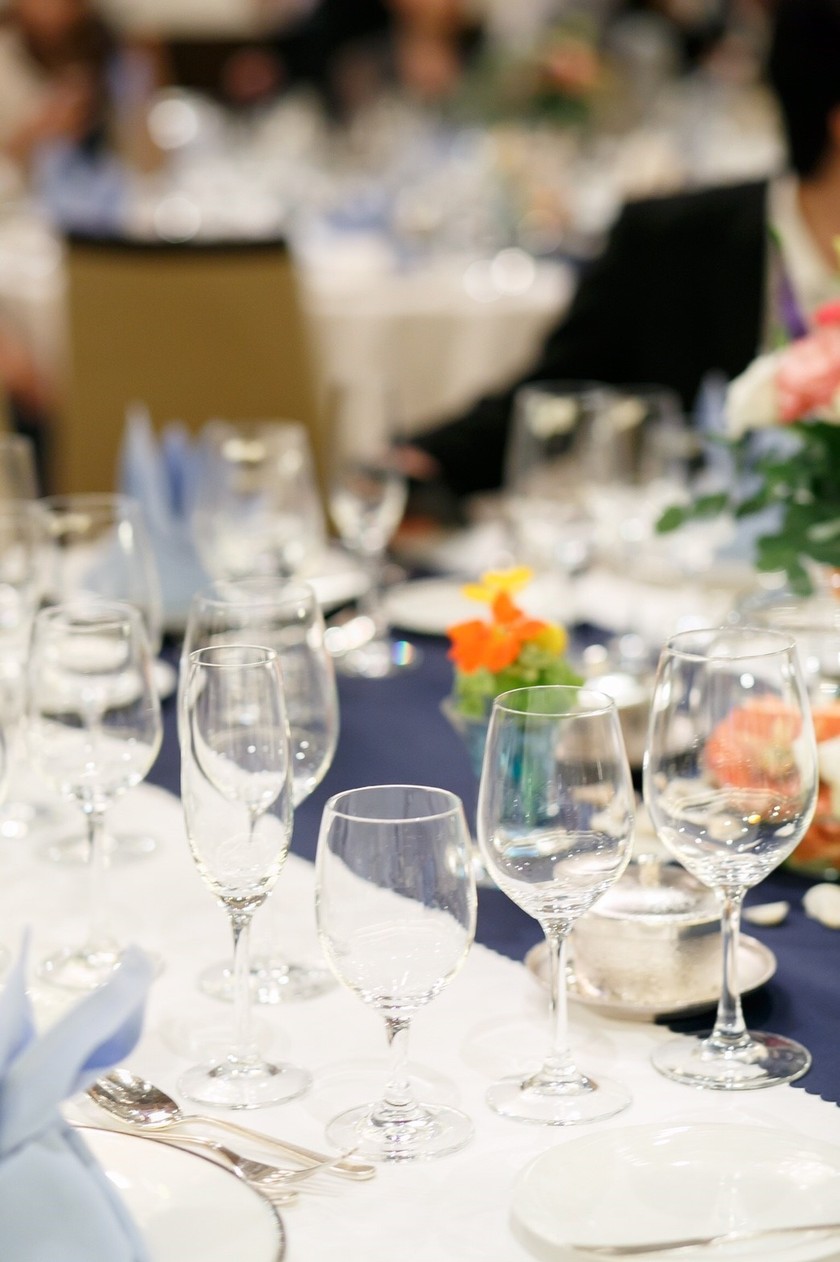 "Tips from a Newlywed: Coordinating Your Bouquet, Table Flowers, and Main Table Floral Décor"にて紹介している画像