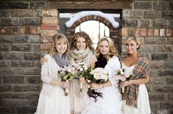 Add Warm Items for a Cute and Stylish Winter Bridesmaid Look! ♡にて紹介している画像