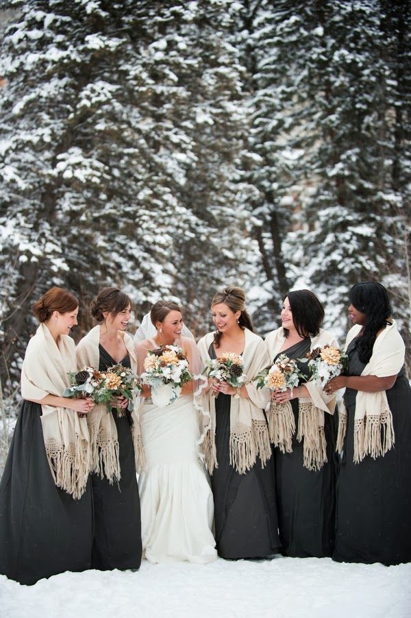 Add Warm Items for a Cute and Stylish Winter Bridesmaid Look! ♡にて紹介している画像