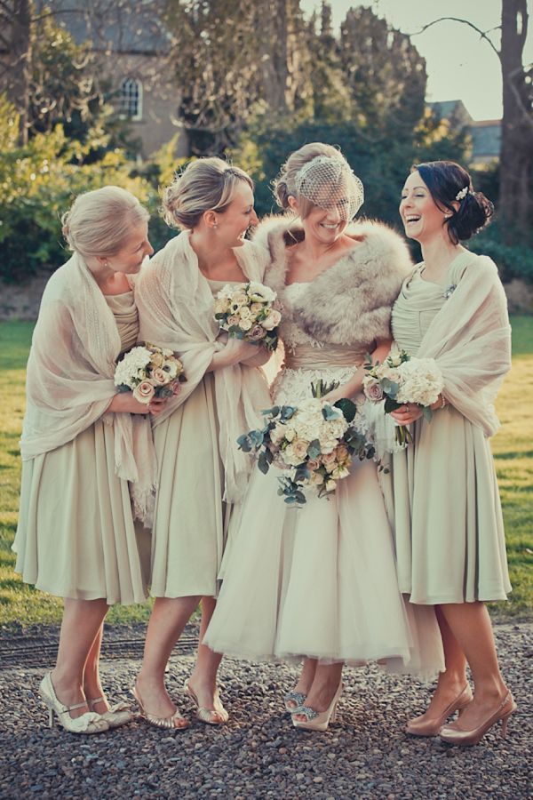 Add Warm Items for a Cute and Stylish Winter Bridesmaid Look! ♡にて紹介している画像