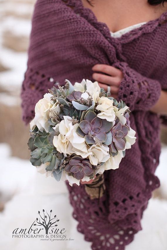 Add Warm Items for a Cute and Stylish Winter Bridesmaid Look! ♡にて紹介している画像