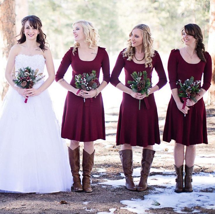 Add Warm Items for a Cute and Stylish Winter Bridesmaid Look! ♡にて紹介している画像