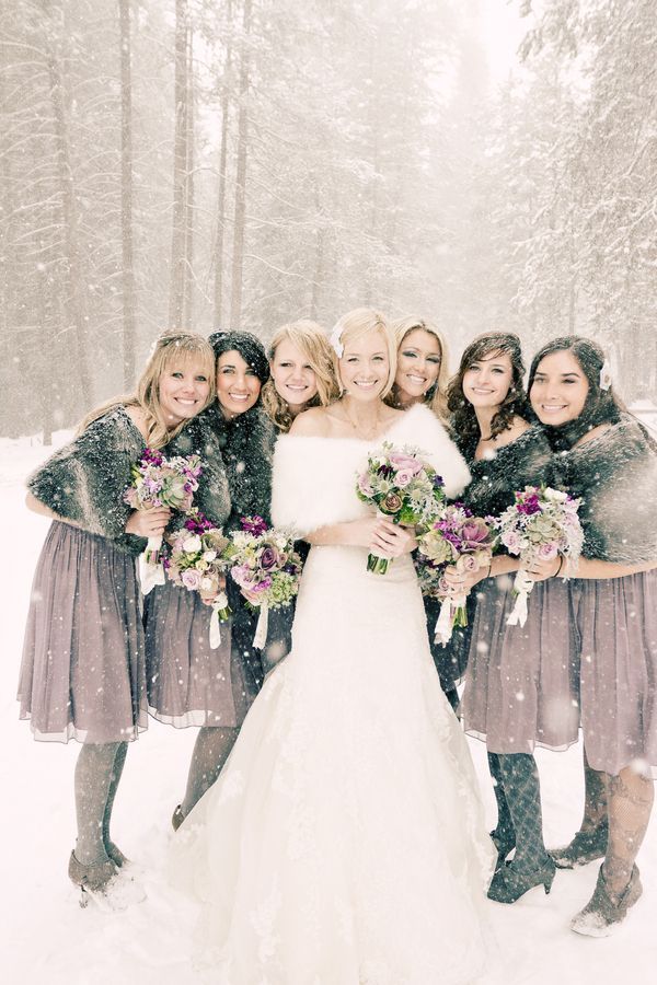Add Warm Items for a Cute and Stylish Winter Bridesmaid Look! ♡にて紹介している画像