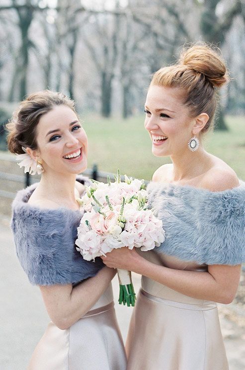 Add Warm Items for a Cute and Stylish Winter Bridesmaid Look! ♡にて紹介している画像