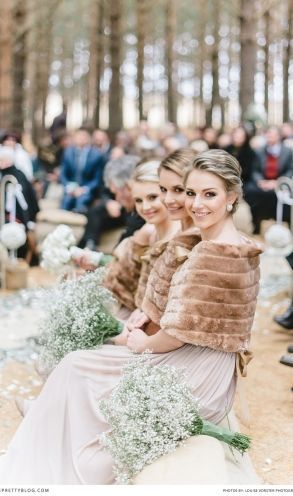 Add Warm Items for a Cute and Stylish Winter Bridesmaid Look! ♡にて紹介している画像