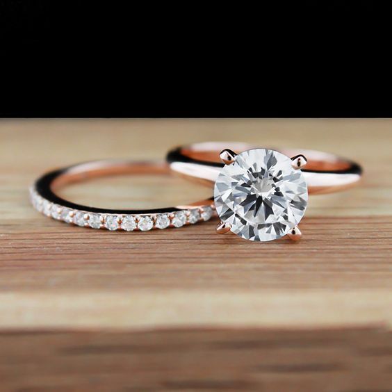 "Outdated Thinking: What's the Current Benchmark and Trend for Engagement Rings for Brides?"にて紹介している画像