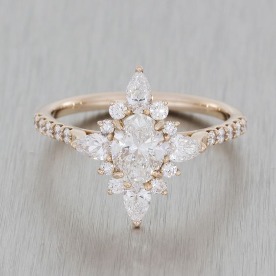 "Outdated Thinking: What's the Current Benchmark and Trend for Engagement Rings for Brides?"にて紹介している画像