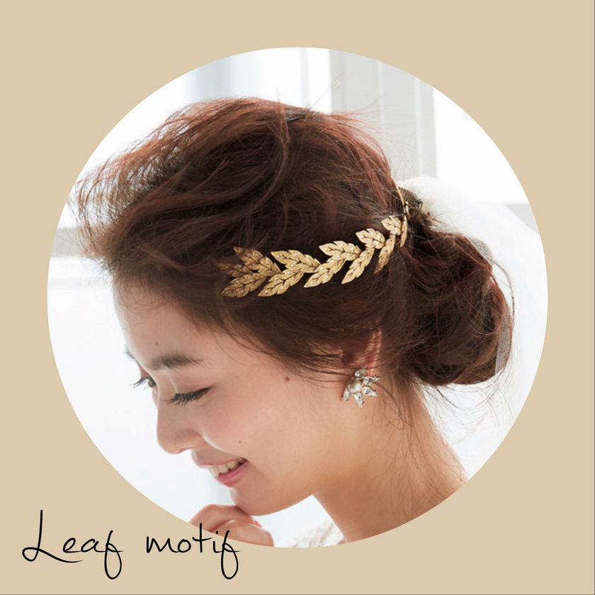 "✨ Elevate Your Bridal Look: The Latest Trends in Chic Wedding Accessories for a Dazzling Bride! ✨"にて紹介している画像