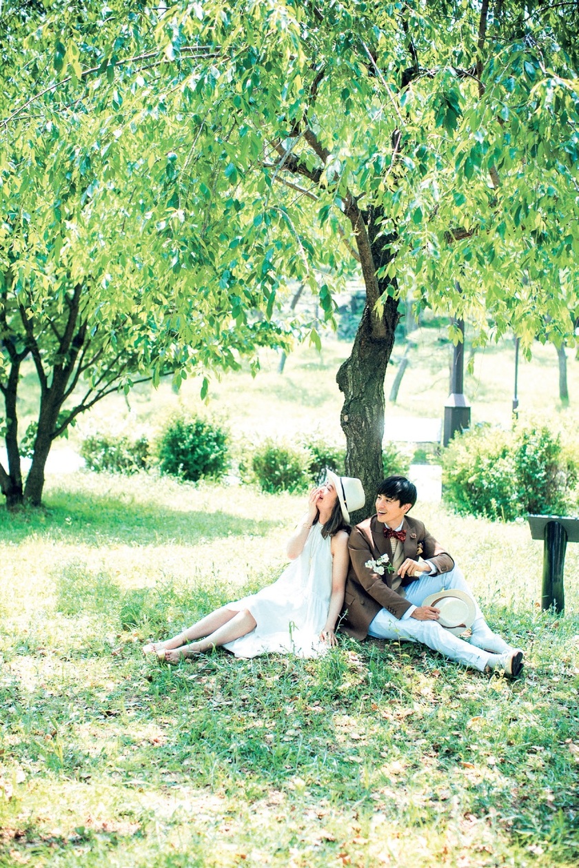 Escape from the Wedding Venue: A Collection of Inspiring Couple Photos for Your Photo Tour!にて紹介している画像