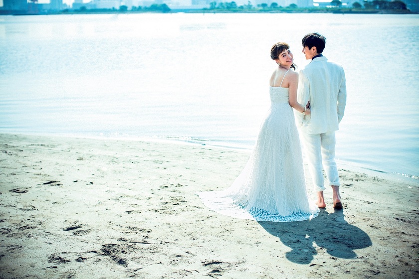 Escape from the Wedding Venue: A Collection of Inspiring Couple Photos for Your Photo Tour!にて紹介している画像