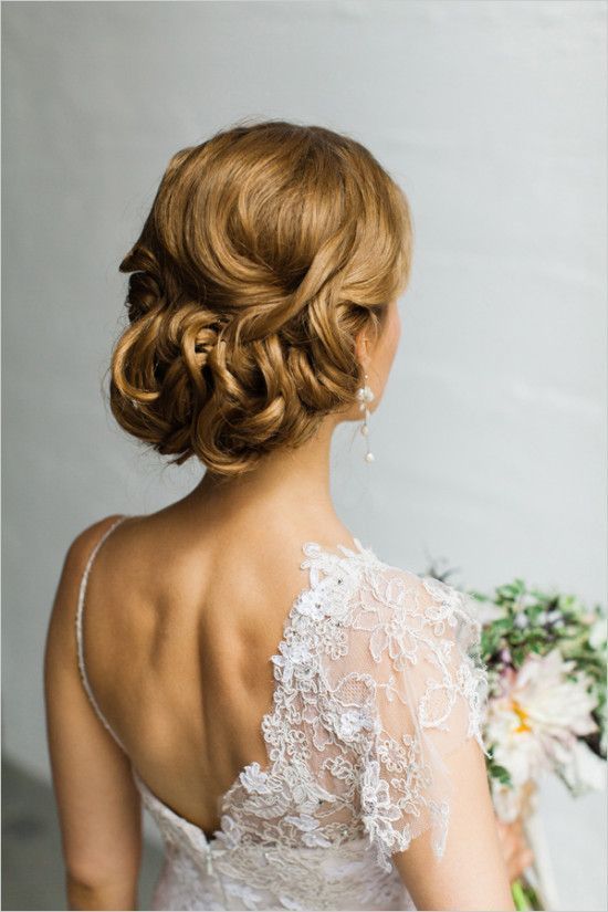 お手本は海外花嫁さん♡美容師さんに見せればOK！結婚式の王道【シニヨンスタイル】集めました＊にて紹介している画像