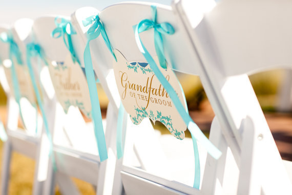 "Here is Your Reserved Seat ♡: 6 Adorable 'Chair Sign' Designs to Adorn Guests' Chairs ♡"にて紹介している画像