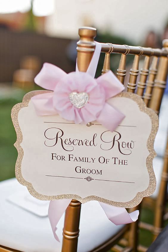 "Here is Your Reserved Seat ♡: 6 Adorable 'Chair Sign' Designs to Adorn Guests' Chairs ♡"にて紹介している画像