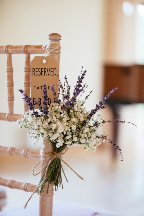 "Here is Your Reserved Seat ♡: 6 Adorable 'Chair Sign' Designs to Adorn Guests' Chairs ♡"にて紹介している画像