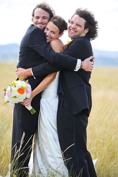 Congratulations on Your Marriage! Heartwarming Photos of Families Sending Off the Bride and Groom... ❤️❤️にて紹介している画像