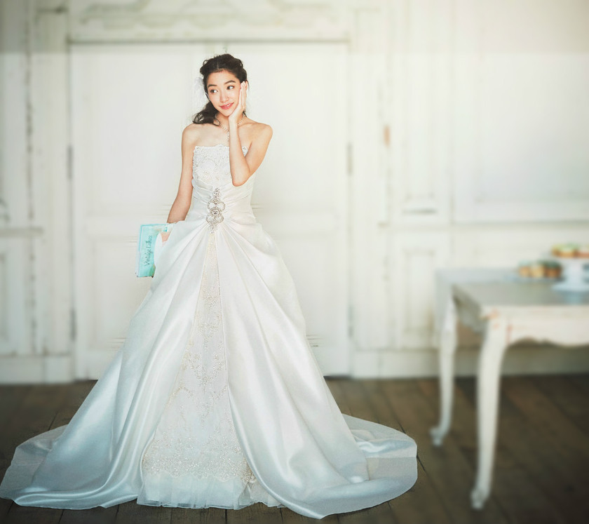 "Let Me Share Men's True Feelings♡ / Did You Know That A-Line Dresses Are the Overwhelming Favorite from the Groom's Perspective?"にて紹介している画像