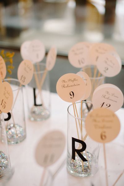 Aim for a Chic Overseas Wedding! 11 Beautiful 'Escort Card Designs'にて紹介している画像