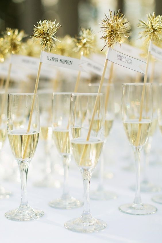 Aim for a Chic Overseas Wedding! 11 Beautiful 'Escort Card Designs'にて紹介している画像