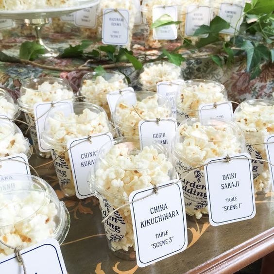 Aim for a Chic Overseas Wedding! 11 Beautiful 'Escort Card Designs'にて紹介している画像