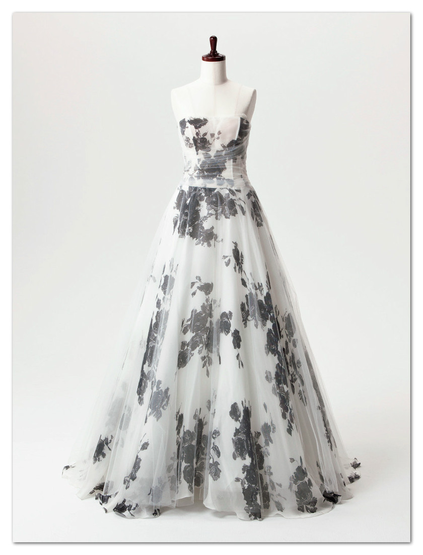 "Transform Your Look: Essential Styling Tips for a Stunning Outfit Change That Captivates Guests*"にて紹介している画像