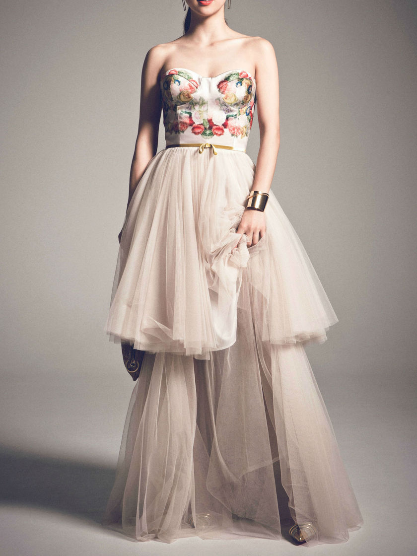 "Transform Your Look: Essential Styling Tips for a Stunning Outfit Change That Captivates Guests*"にて紹介している画像