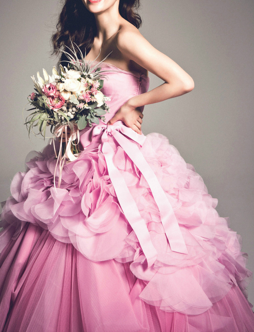 "Transform Your Look: Essential Styling Tips for a Stunning Outfit Change That Captivates Guests*"にて紹介している画像