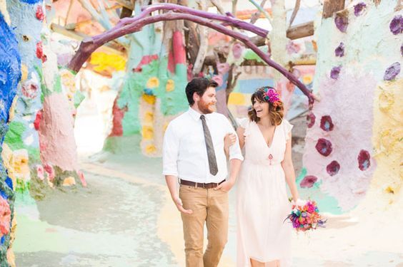 Unforgettable Love: A Couple's Stunning Wedding at Salvation Mountain in the Desert! ❤️にて紹介している画像
