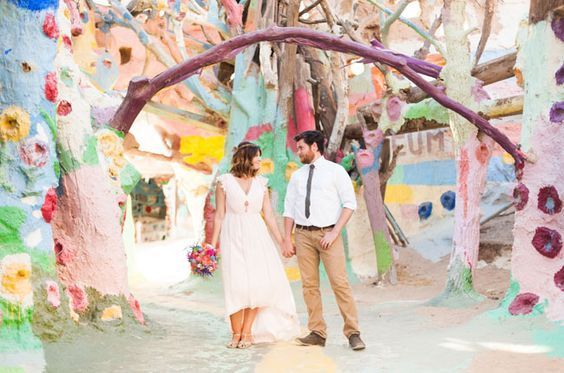 Unforgettable Love: A Couple's Stunning Wedding at Salvation Mountain in the Desert! ❤️にて紹介している画像