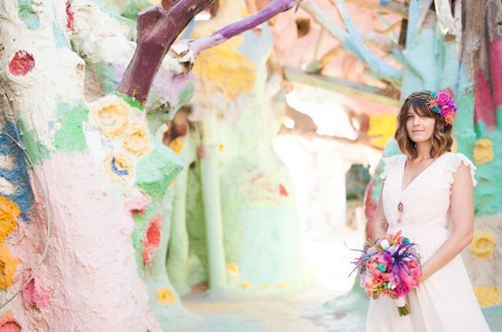 Unforgettable Love: A Couple's Stunning Wedding at Salvation Mountain in the Desert! ❤️にて紹介している画像