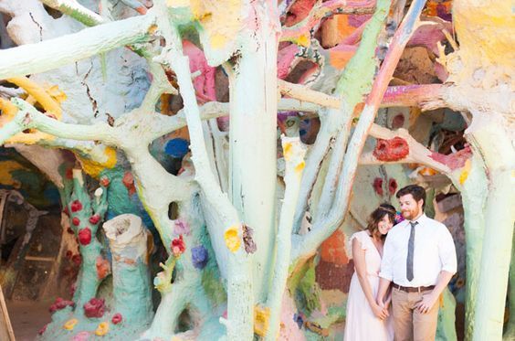 Unforgettable Love: A Couple's Stunning Wedding at Salvation Mountain in the Desert! ❤️にて紹介している画像