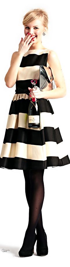 For a Unique Party Look: Embrace Black & White Stripes ♡にて紹介している画像