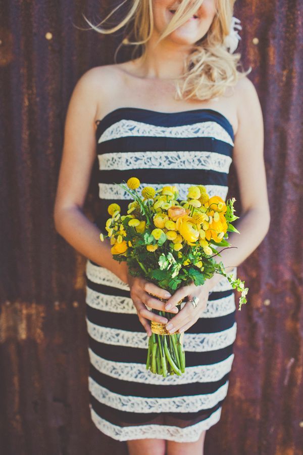 For a Unique Party Look: Embrace Black & White Stripes ♡にて紹介している画像