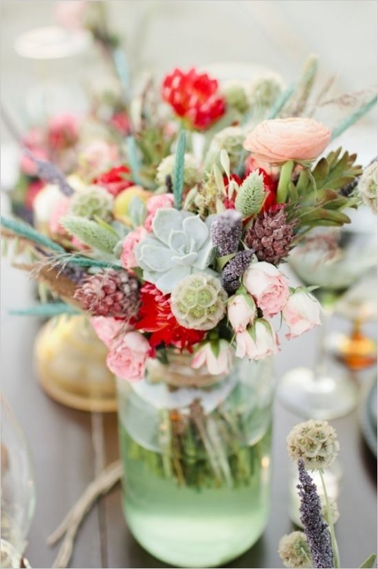 メイソンジャーを花瓶にして、フレンチシックなフラワーアートを楽しみましょう♡にて紹介している画像