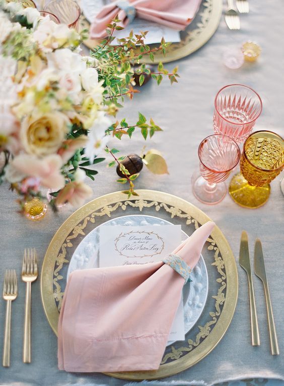 Creating a Cute Space with Pink and Gold: A Collection of Stylish Table Settings for Inspiration from Abroad ♡にて紹介している画像