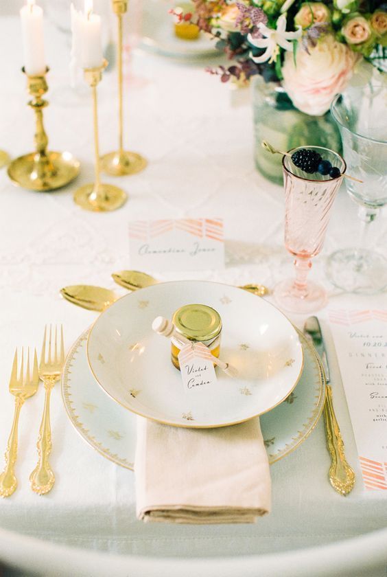 Creating a Cute Space with Pink and Gold: A Collection of Stylish Table Settings for Inspiration from Abroad ♡にて紹介している画像