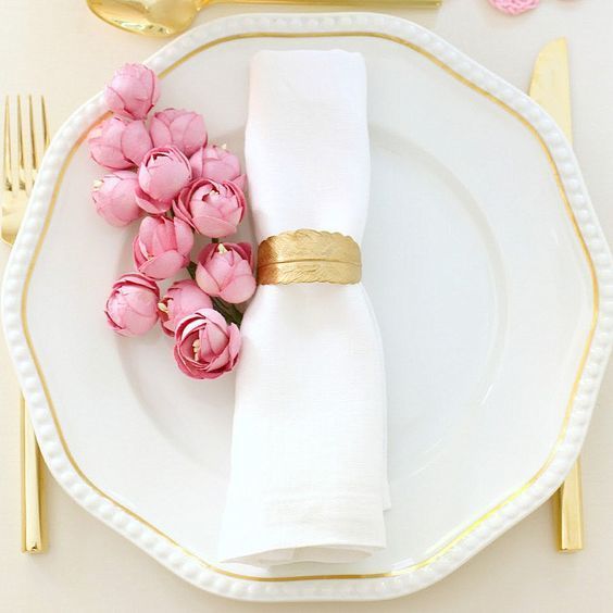 Creating a Cute Space with Pink and Gold: A Collection of Stylish Table Settings for Inspiration from Abroad ♡にて紹介している画像