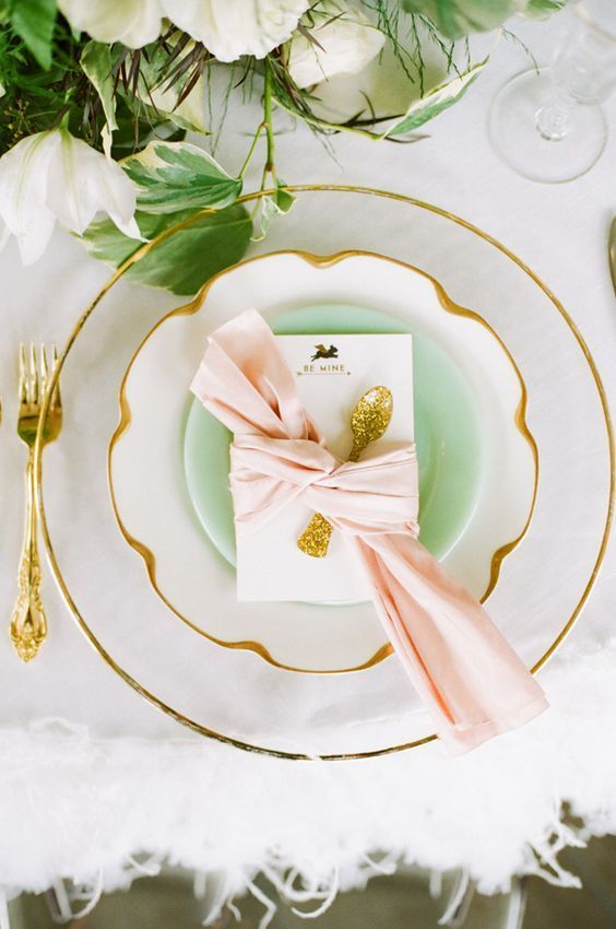 Creating a Cute Space with Pink and Gold: A Collection of Stylish Table Settings for Inspiration from Abroad ♡にて紹介している画像