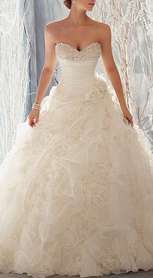 A Dreamy Collection of Princess Line Wedding Dresses You Must Try at Least Once♡にて紹介している画像