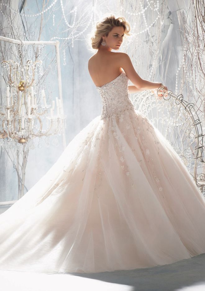 A Dreamy Collection of Princess Line Wedding Dresses You Must Try at Least Once♡にて紹介している画像