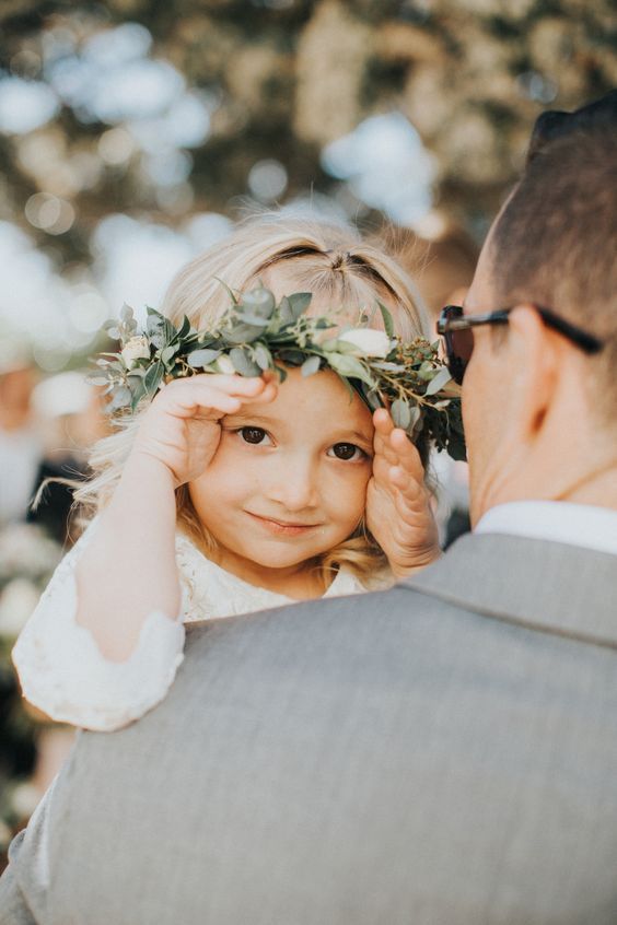 A Charming and Adorable Hair Accessory Filled with Greenery: The 'Grass Crown' Takes Center Stage in Natural Weddings! 💚にて紹介している画像