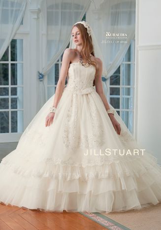 A Dreamy Collection of Princess Line Wedding Dresses You Must Try at Least Once♡にて紹介している画像