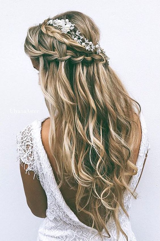 Braided Beauties: 6 Adorable Bridal Hairstyles Featuring Braids and Plaits! ♡にて紹介している画像
