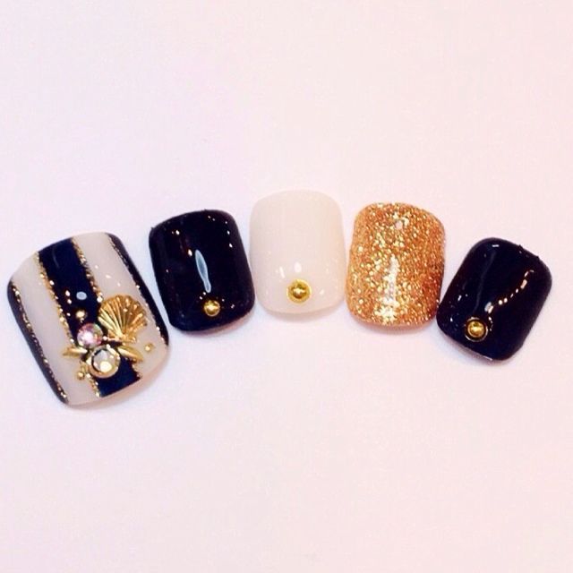 つま先まで完璧に可愛く！気分があがる可愛いフットネイルをあつめました♡にて紹介している画像