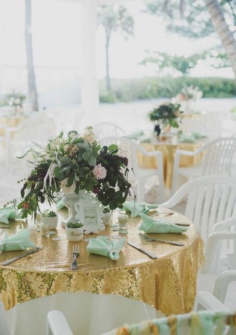 こんなテーブルコーディネート見たことない!海外発*キラキラ豪華なテーブルクロスが可愛すぎる♡にて紹介している画像