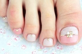 つま先まで完璧に可愛く！気分があがる可愛いフットネイルをあつめました♡にて紹介している画像